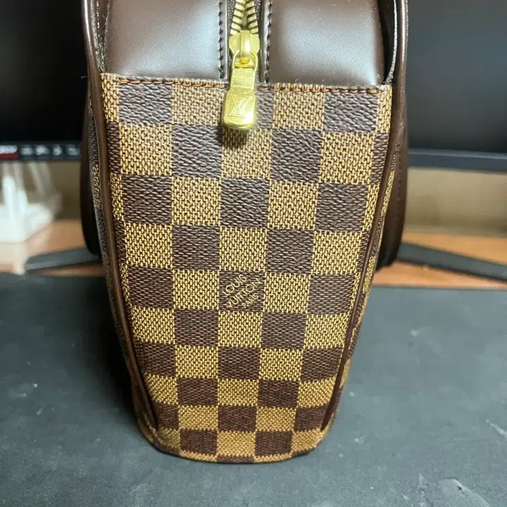 [BUNJANG] Louis Vuitton Damier Ebene Sa ria Horizontal Handbag / 루이비통 다미에 에벤 사리아 호리즌탈 핸드백 N51282