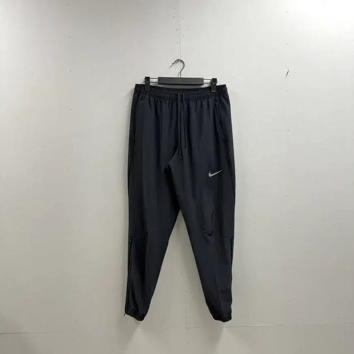 [SOLD OUT] 남성 L 85 / 나이키 에센셜 우븐 팬츠 블랙