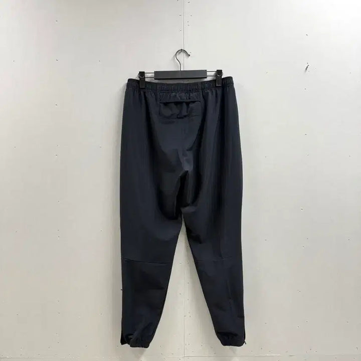 [SOLD OUT] 남성 L 85 / 나이키 에센셜 우븐 팬츠 블랙