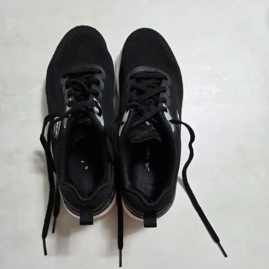 [SOLD OUT] 스케쳐스 운동화 235