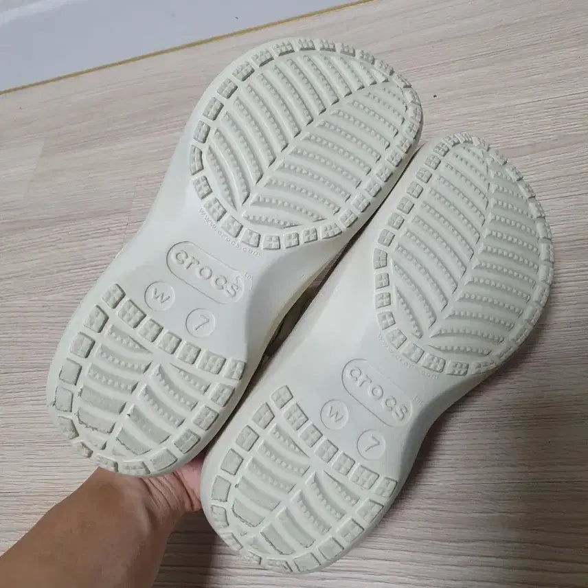 [BUNJANG] Crocs Classic Platform Sandals Slippers 240 / 크록스 클래식 플랫폼 샌들 슬리퍼 240