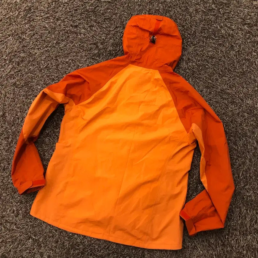 [SOLD OUT] M 몽벨 오렌지 나일론 바람막이 마운틴 자켓