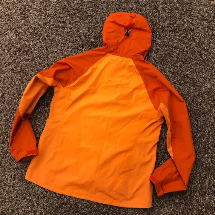 [SOLD OUT] M 몽벨 오렌지 나일론 바람막이 마운틴 자켓