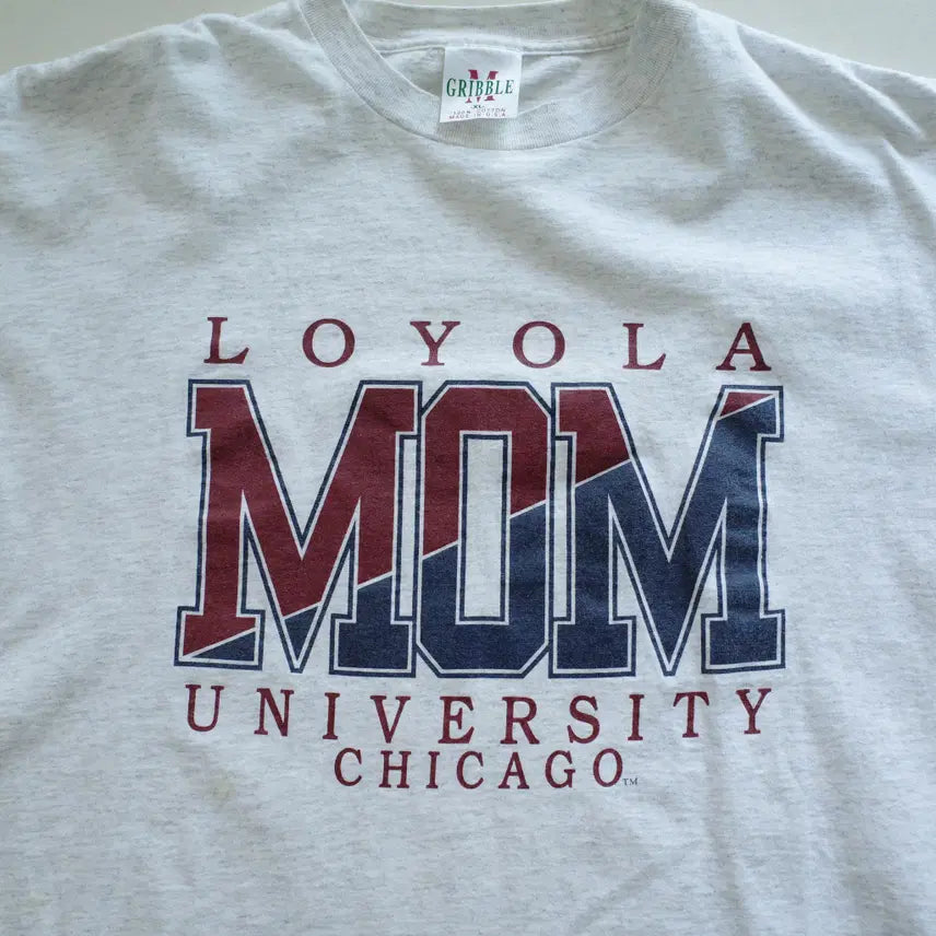 [BUNJANG] GRIBBLE Loyola University MOM Print Single Stitch T-shirt / 90s USA 로욜라대 MOM 프린팅 싱글스티치 티셔츠