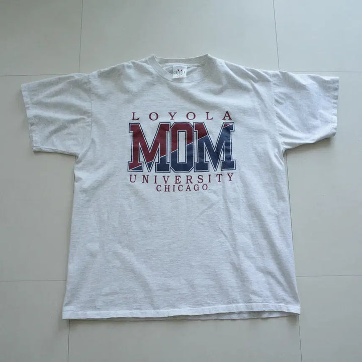 [BUNJANG] GRIBBLE Loyola University MOM Print Single Stitch T-shirt / 90s USA 로욜라대 MOM 프린팅 싱글스티치 티셔츠