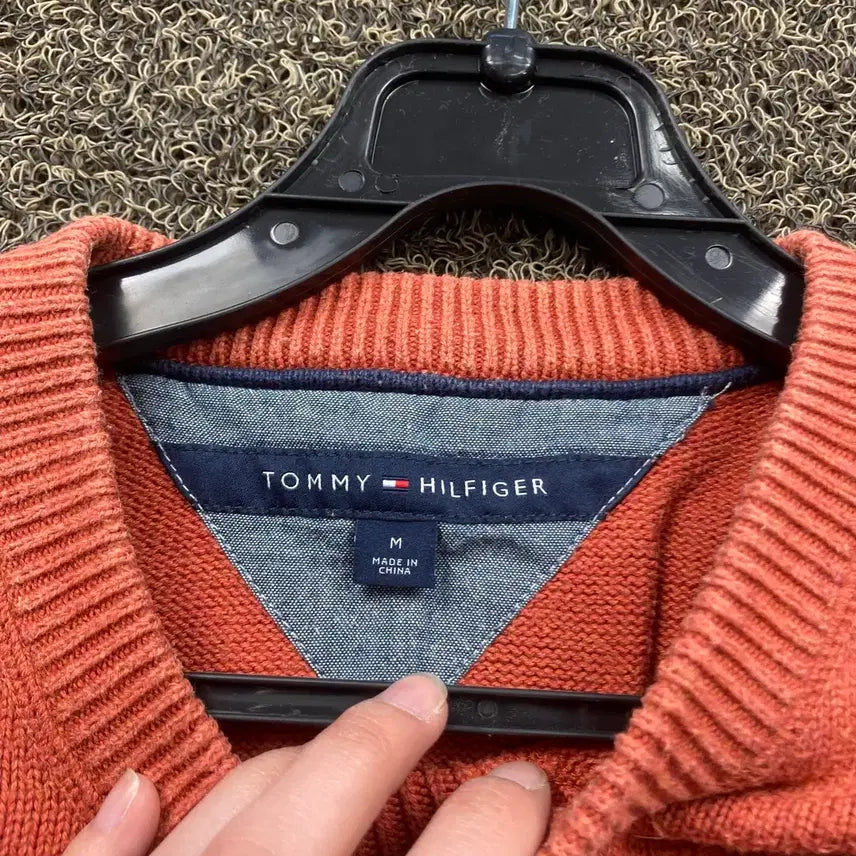[BUNJANG] Tommy Hilfiger Embroidered Logo Coral Cotton Knit Sweater / 타미힐피거 자수로고 다홍 코튼 니트