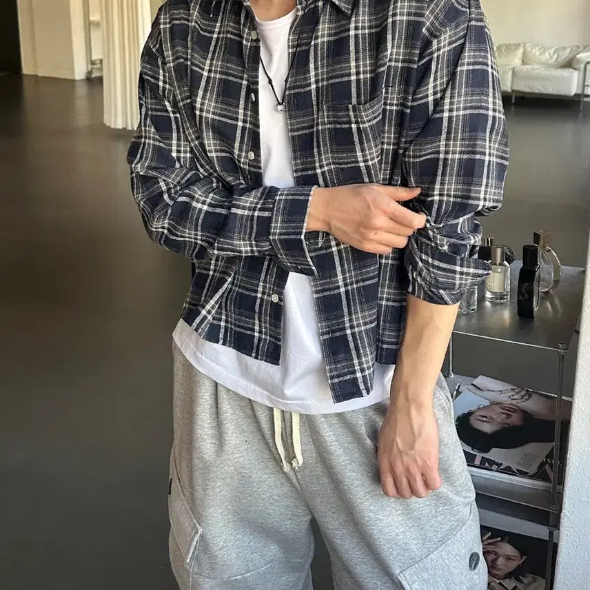 [BUNJANG] EEnus Navy Check Semi-Crop Shirt / EEnus 네이비 체크 세미크롭 셔츠 (FREE)