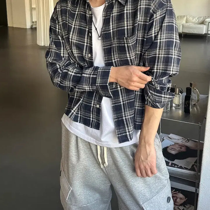 [BUNJANG] EEnus Navy Check Semi-Crop Shirt / EEnus 네이비 체크 세미크롭 셔츠 (FREE)