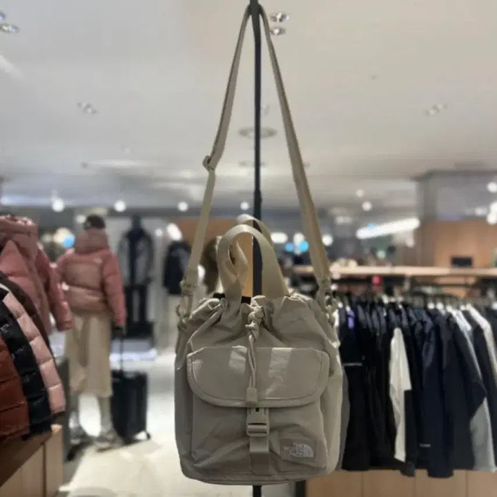 [BUNJANG] The North Face Drawstring Bucket Bag Ivory / (새제품) 노스페이스 드로우스트링 버킷백 아이보리