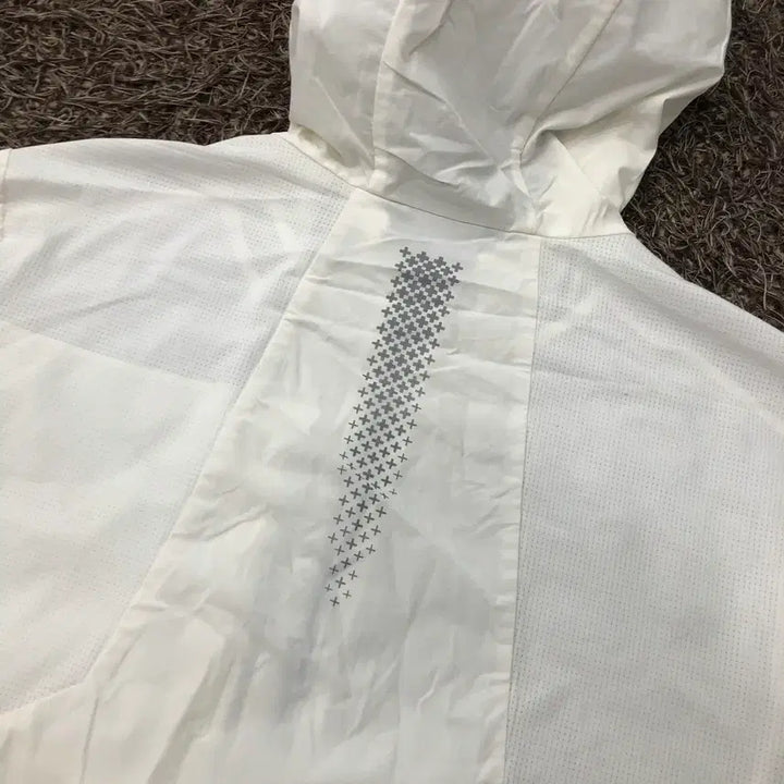 [BUNJANG] Puma White Nylon Hooded Windbreaker Jacket / L 푸마 화이트 나일론 후드 바람막이 자켓