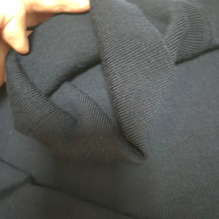 [BUNJANG] Uniqlo Merino Wool Turtleneck Sweater (Navy) - Size M / 유니클로 메리노울 터틀넥 스웨터 M 네이비