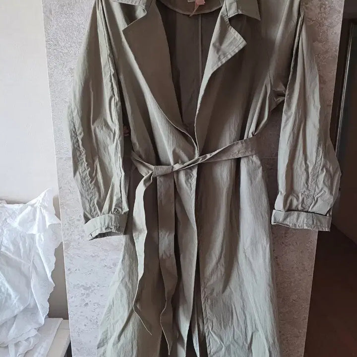 [SOLD OUT] 써스데이아일랜드 트렌치코트