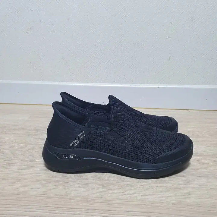 [SOLD OUT] 스케쳐스 아치핏 슬립온 블랙 260