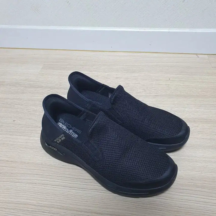 [SOLD OUT] 스케쳐스 아치핏 슬립온 블랙 260