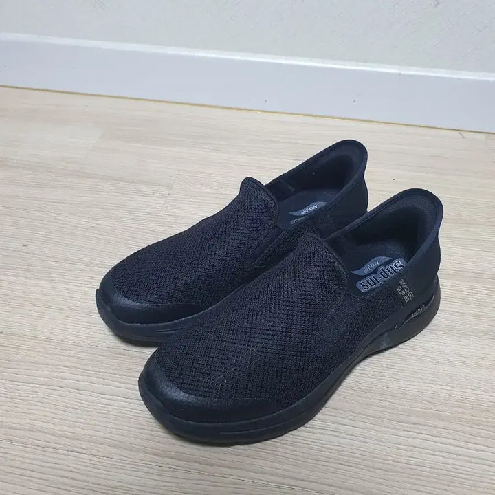 [SOLD OUT] 스케쳐스 아치핏 슬립온 블랙 260