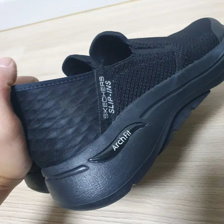 [SOLD OUT] 스케쳐스 아치핏 슬립온 블랙 260