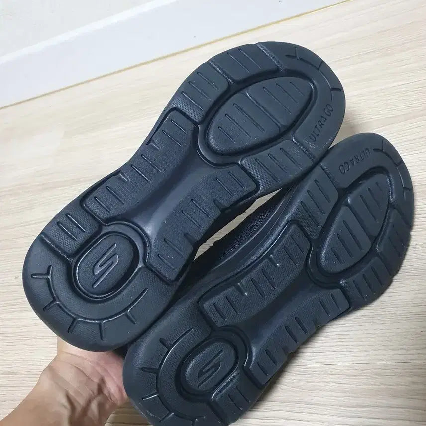 [SOLD OUT] 스케쳐스 아치핏 슬립온 블랙 260