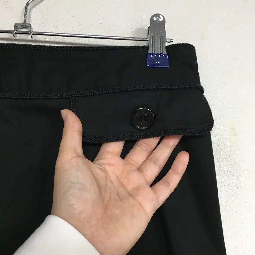 [BUNJANG] Burberry Simple Black Midi Skirt / 버버리 정품 심플 스커트 27