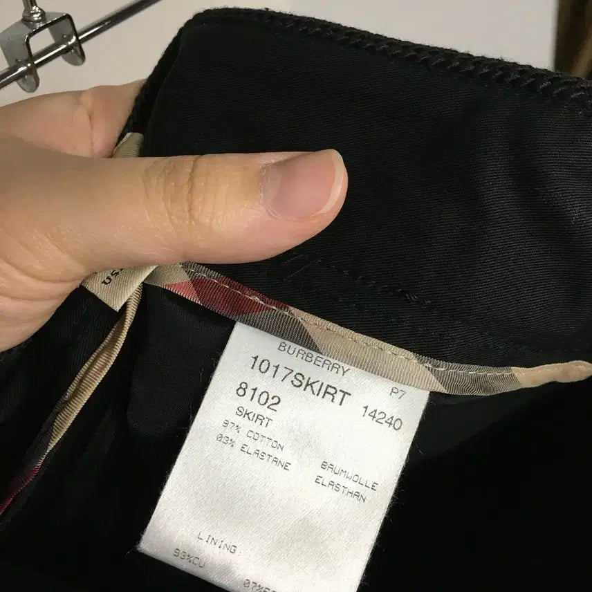 [BUNJANG] Burberry Simple Black Midi Skirt / 버버리 정품 심플 스커트 27