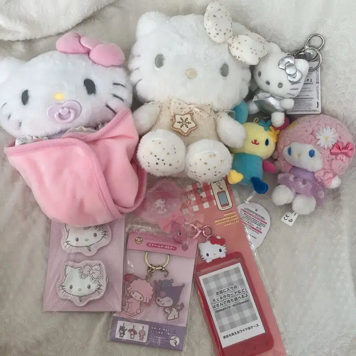 [BUNJANG] Sanrio Kitty/Marron Cream Plush Keyrings and Miscellaneous Bundle / 산리오 키티/마멜 인형 키링 외 잡화 (일괄)