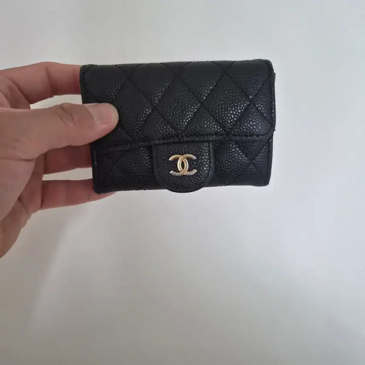 [SOLD OUT] 샤넬 캐비어 카드지갑 블랙 금장 로고