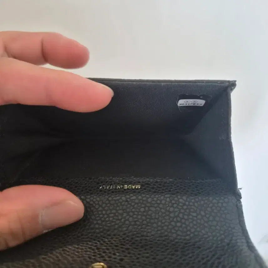 [SOLD OUT] 샤넬 캐비어 카드지갑 블랙 금장 로고