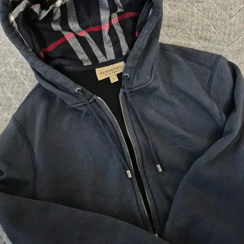 [SOLD OUT] 버버리 클라렌든 체크 후드집업 네이비
