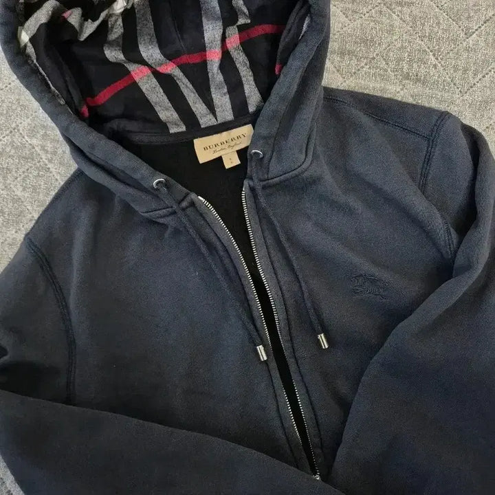 [SOLD OUT] 버버리 클라렌든 체크 후드집업 네이비