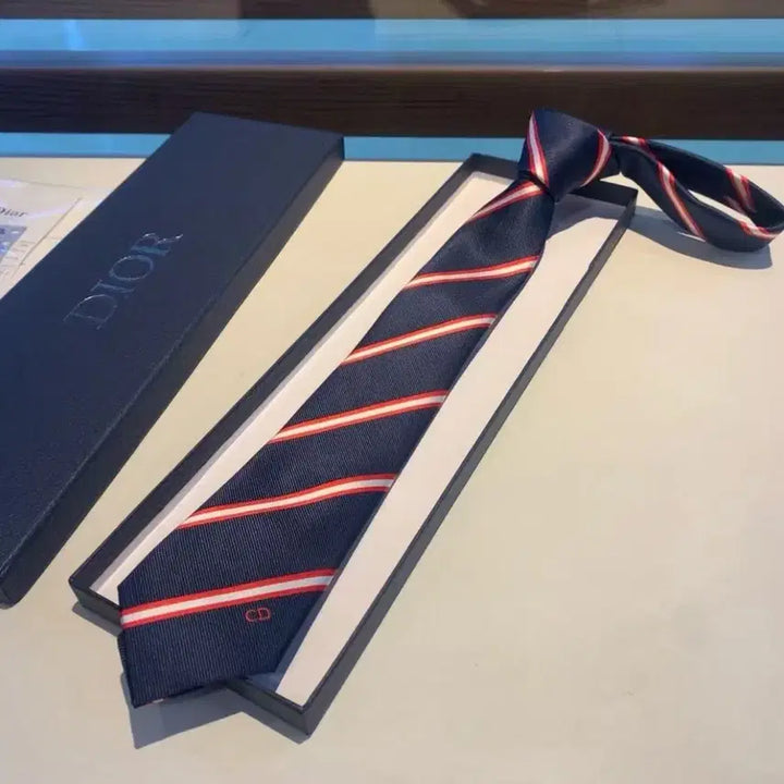[SOLD OUT] 버버리 세련되고 우아한 남성용 넥타이