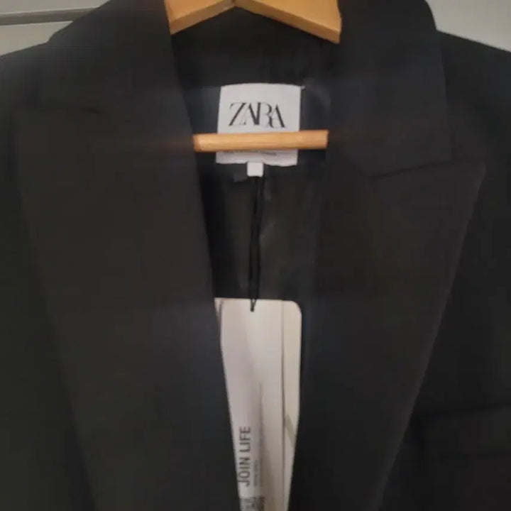 [BUNJANG] Zara Gold Button Black Blazer / 자라 금장 버튼 블랙 블레이저