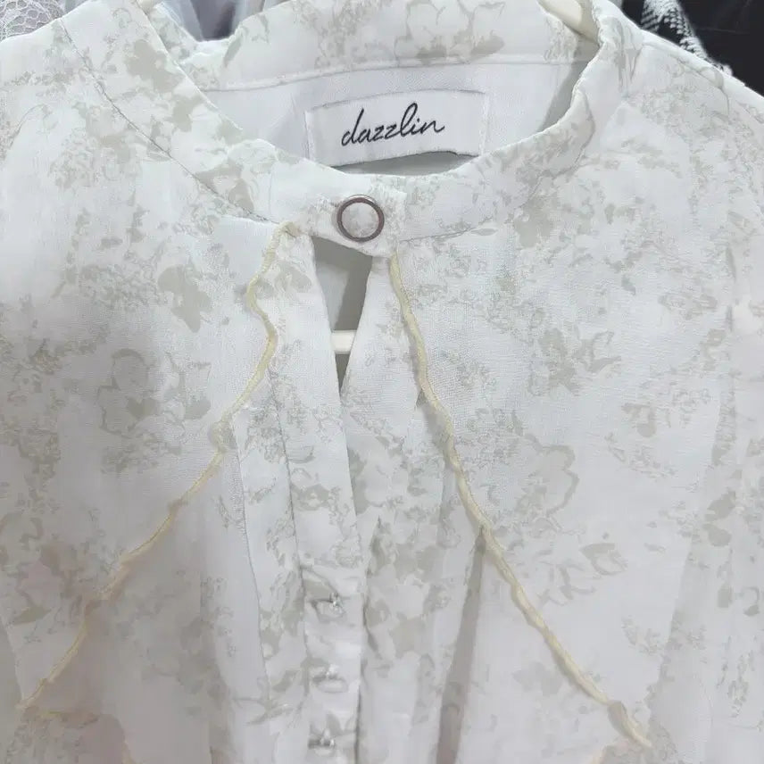 [SOLD OUT] dazzlin다즐린 케이프 롱 플라워 원피스 양산형버블즈스나이델계로지타