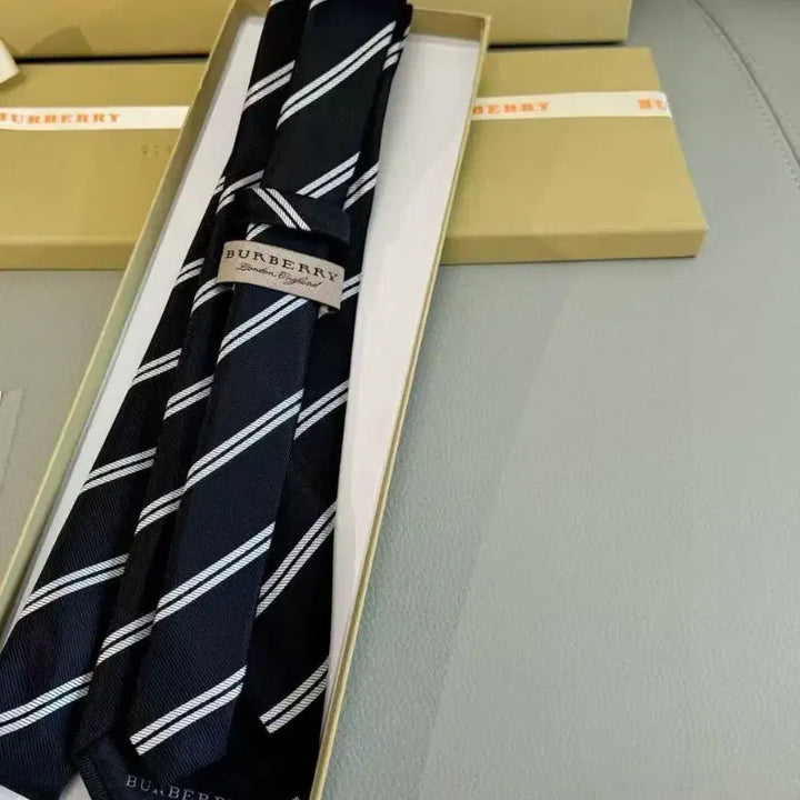 [BUNJANG] Burberry Vintage Check and Knight Logo Men&
