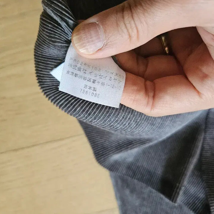 [BUNJANG] Pleats Please Mist Grey 7-Sleeve Top Size 3 / 플리츠플리즈 미스트그레이 7부 사이즈 3판매합니다