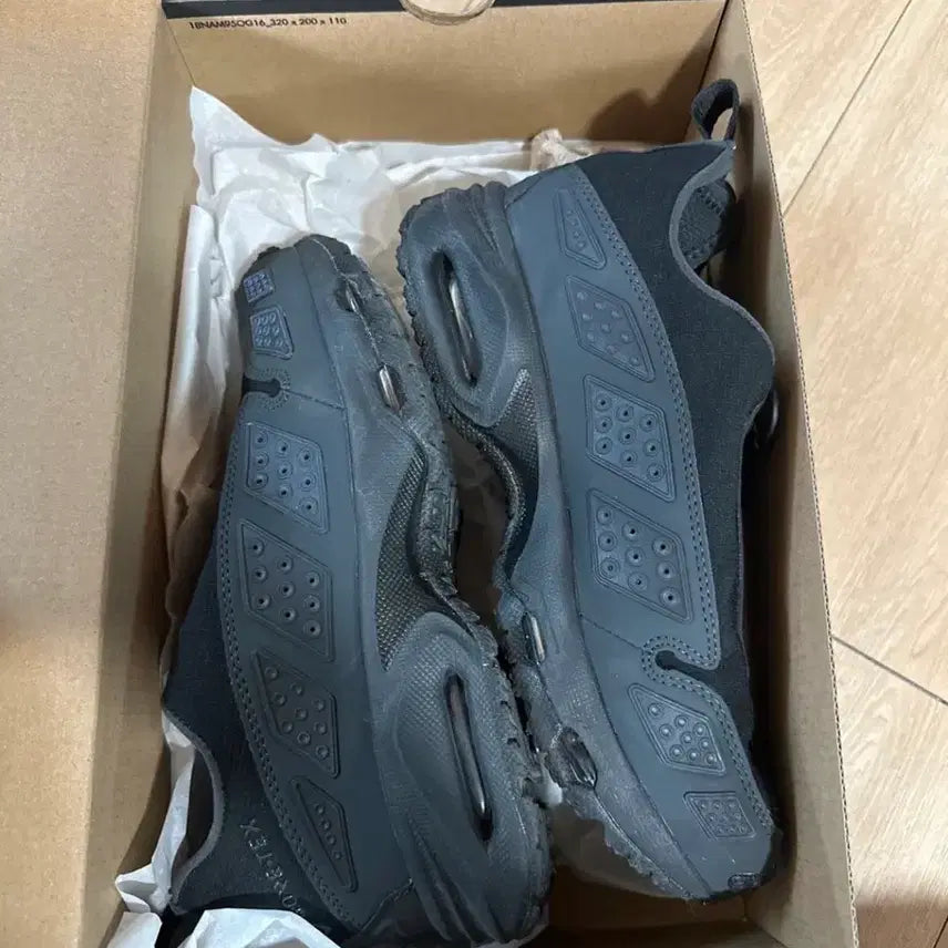 [SOLD OUT] 나이키 에어맥스 SNDR 고어텍스 블랙 앤 다크 스모크 그레이