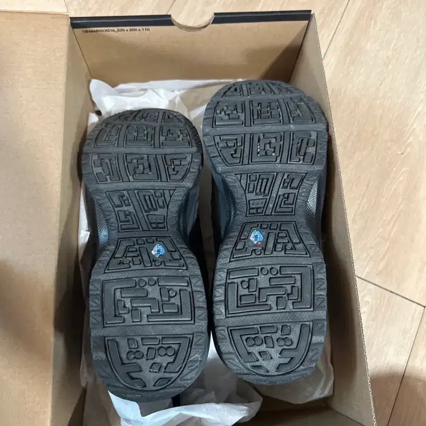 [SOLD OUT] 나이키 에어맥스 SNDR 고어텍스 블랙 앤 다크 스모크 그레이