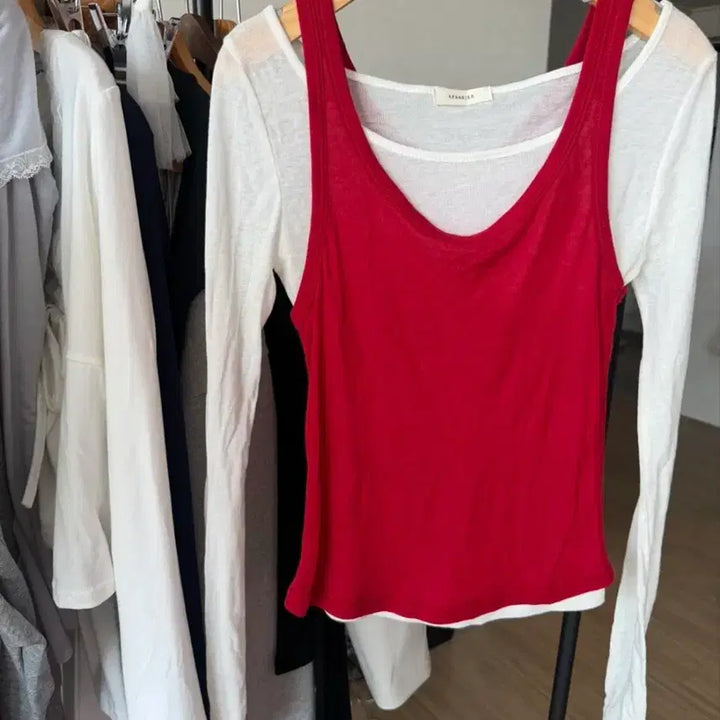 [BUNJANG] Red Bustier and Long Sleeve Layered Set / 레이어드 롱슬리브 + 레드 뷔스티에 세트