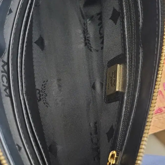[BUNJANG] MCM Black Enamel Chain Shoulder Bag Clutch / MCM 블랙 에니멜 체인 숄더백 클러치백