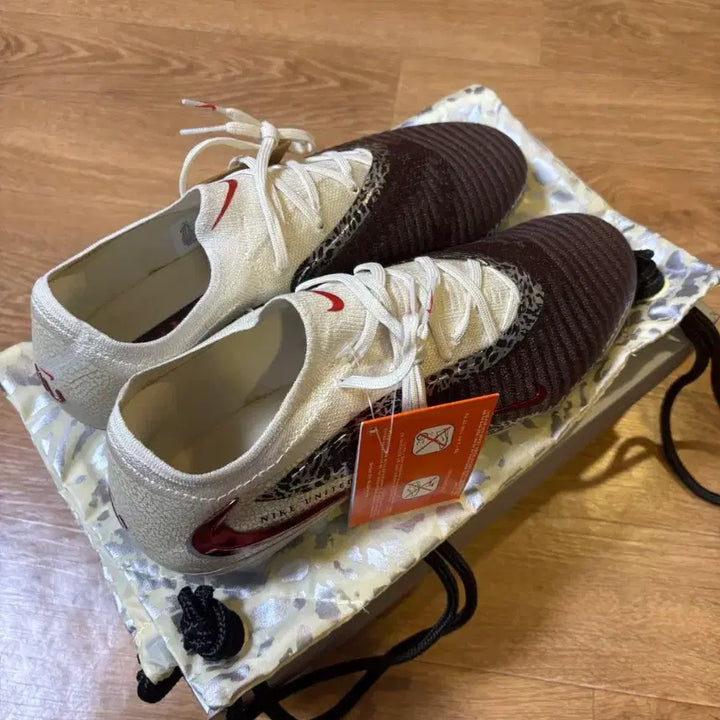[BUNJANG] Nike Phantom 6 Low Elite Soccer Cleats 270 / 나이키 유나이티드 팬텀 6 로우 엘리트 축구화 270