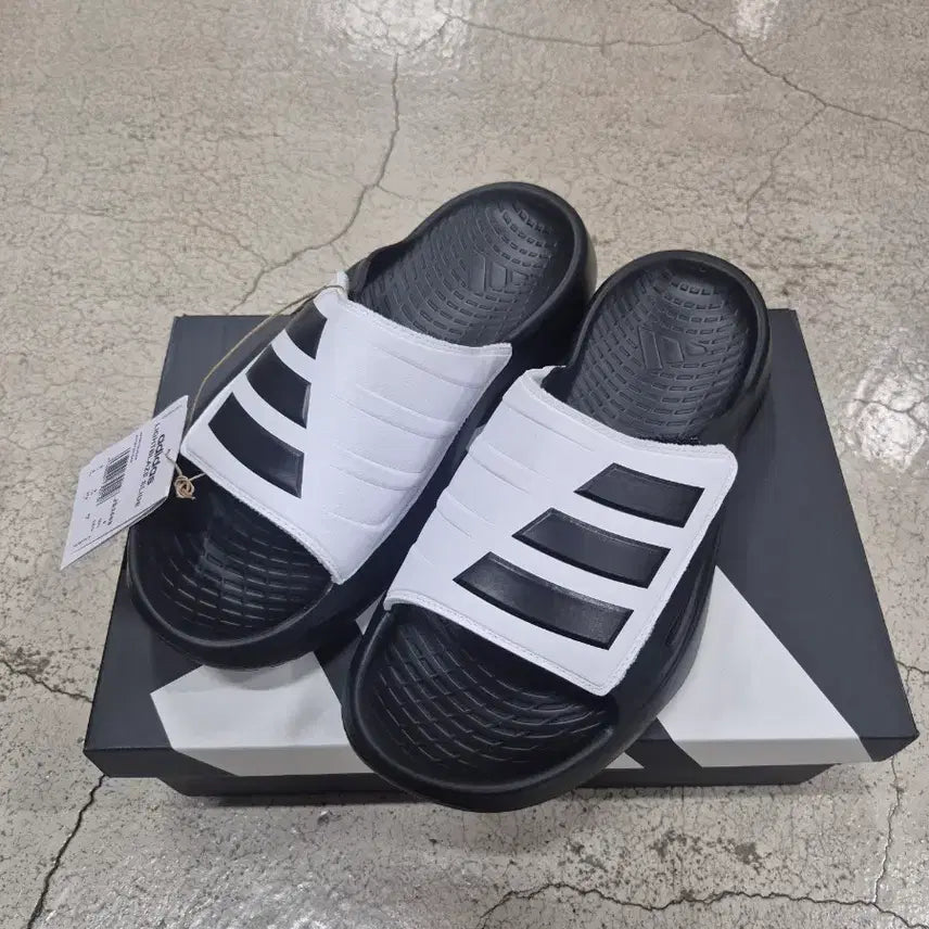 [BUNJANG] Adidas Lightblaze Slide Black White / 아디다스 라이트블레이즈 슬라이드 블랙 화이트