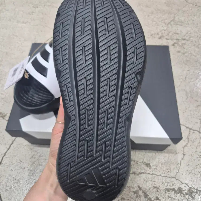 [BUNJANG] Adidas Lightblaze Slide Black White / 아디다스 라이트블레이즈 슬라이드 블랙 화이트