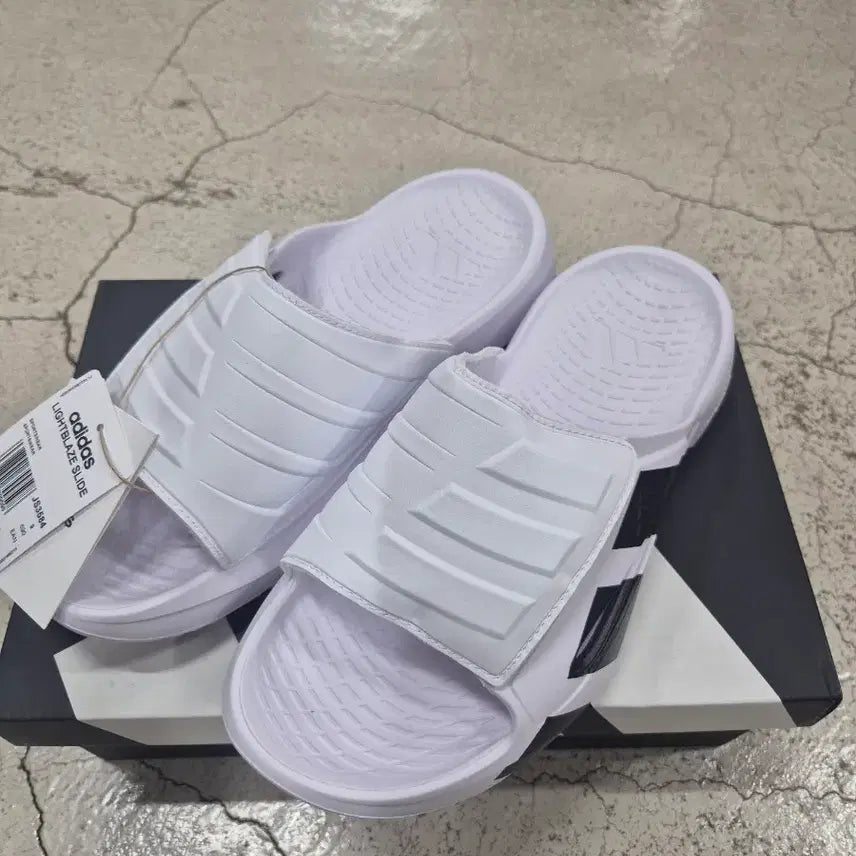 [BUNJANG] Adidas Lightblaze Slides White / 아디다스 라이트블레이즈 슬라이드 화이트