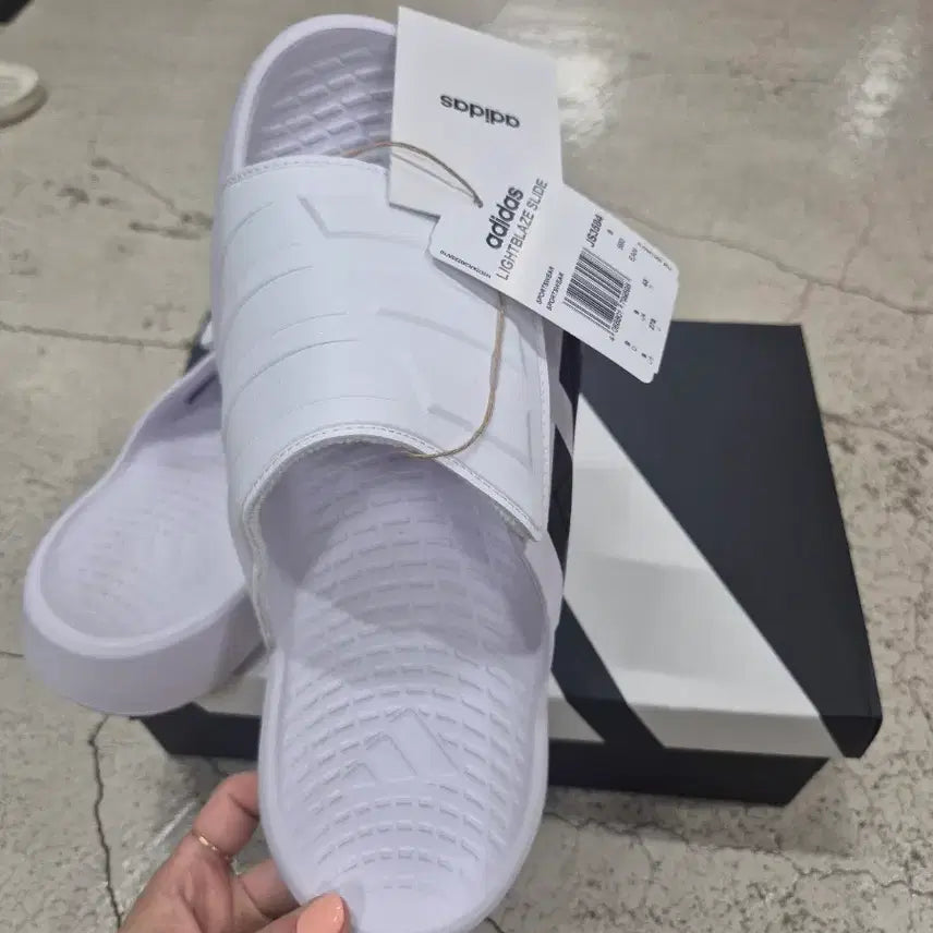 [BUNJANG] Adidas Lightblaze Slides White / 아디다스 라이트블레이즈 슬라이드 화이트