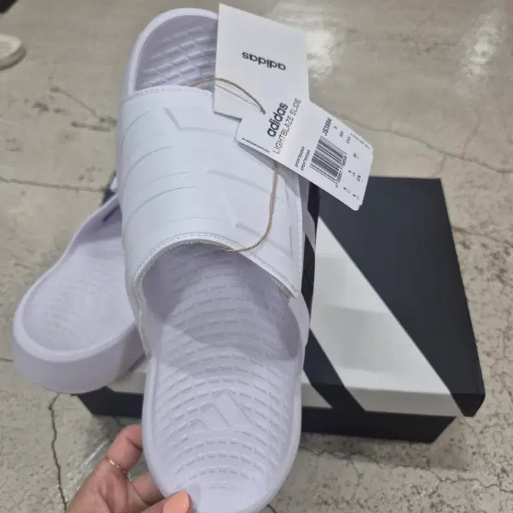 [BUNJANG] Adidas Lightblaze Slides White / 아디다스 라이트블레이즈 슬라이드 화이트