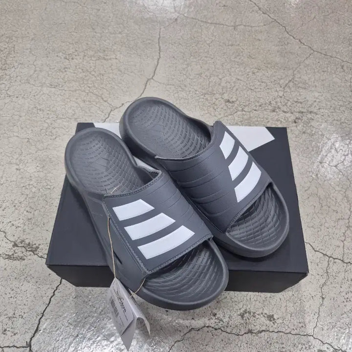[BUNJANG] Adidas Lightblaze Slides Grey / 아디다스 라이트블레이즈 슬리퍼 회색