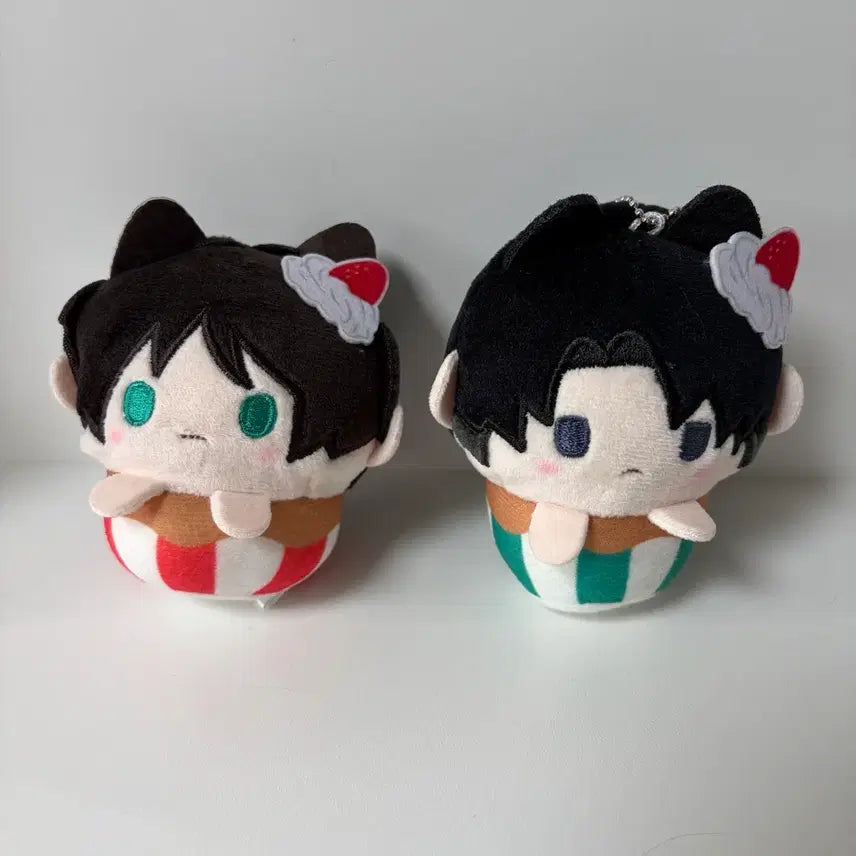 [BUNJANG] Attack on Titan Cupcake Tapinui Eren &amp; Levi Bundle Set / 진격의거인 컵케이크 타피누이 에렌 리바이 일괄