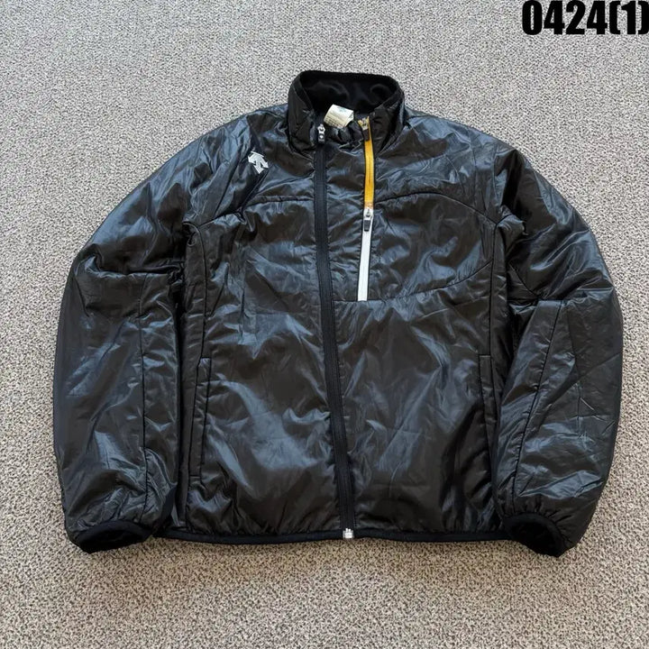 [SOLD OUT] 데상트 블랙 바람막이 점퍼 M