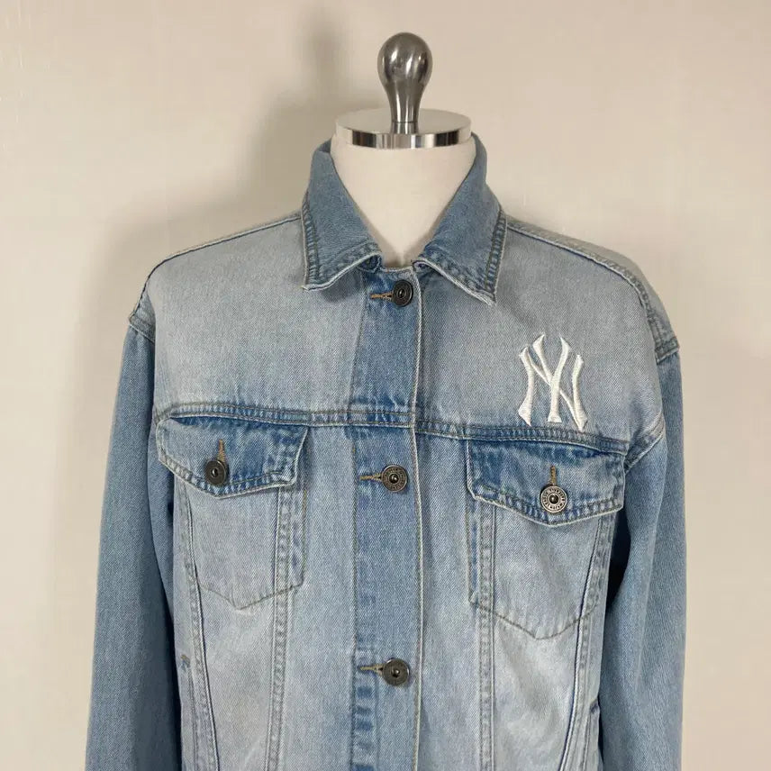 [BUNJANG] MLB New York Yankees Light Wash Denim Jacket - Size M / MLB양키스여성청자켓M호호상점 중고장터