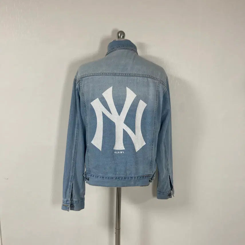 [BUNJANG] MLB New York Yankees Light Wash Denim Jacket - Size M / MLB양키스여성청자켓M호호상점 중고장터