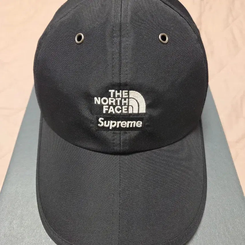 [BUNJANG] Supreme x The North Face Split 6-Panel Cap / 슈프림 x 노스페이스 스플릿 6-패널 블랙