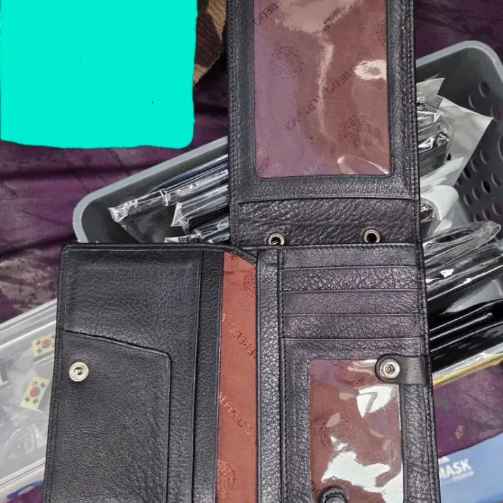 [BUNJANG] South Korea Passport Holder with Taegeuk Symbol / 미사용 대한민국 여권 지갑 태극마크 패스포드 세게 여권 파워 2위의